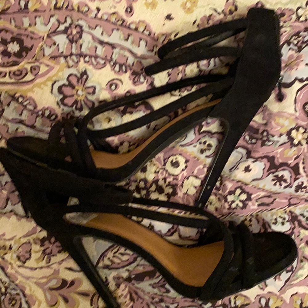 Women’s strapped heel